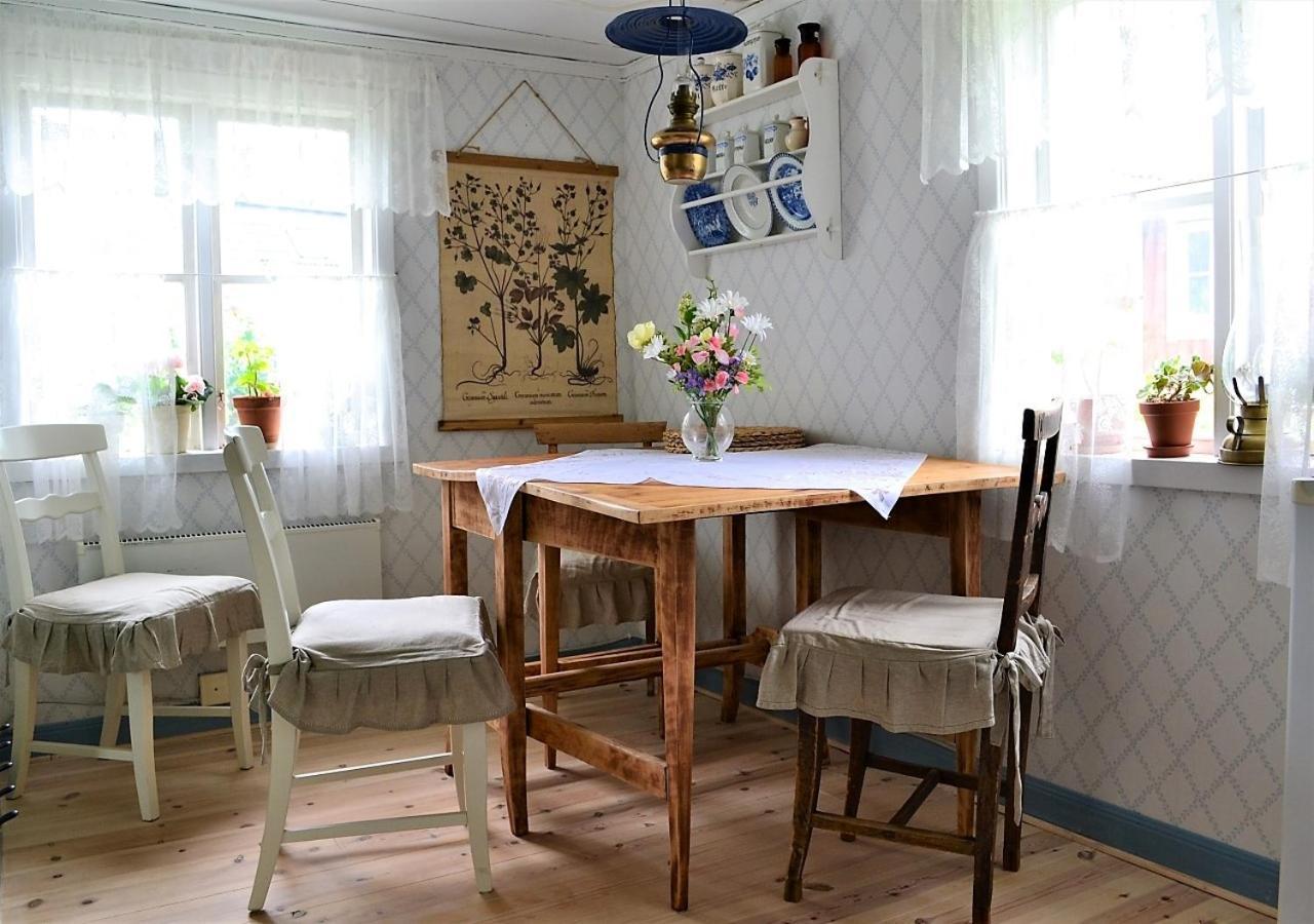 Rustik Stuga Med Lantlig Kaensla Naera Oerebro City Exterior foto