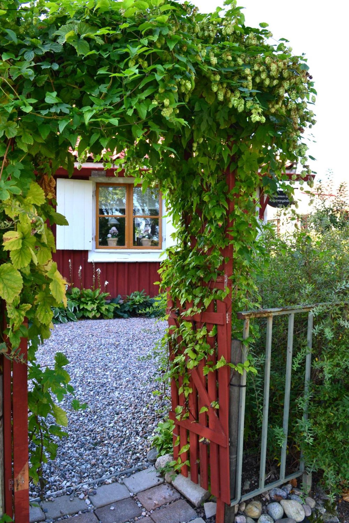 Rustik Stuga Med Lantlig Kaensla Naera Oerebro City Exterior foto